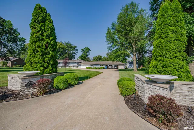 $599,900 | 1114 South Perrine, Centralia, IL 62801