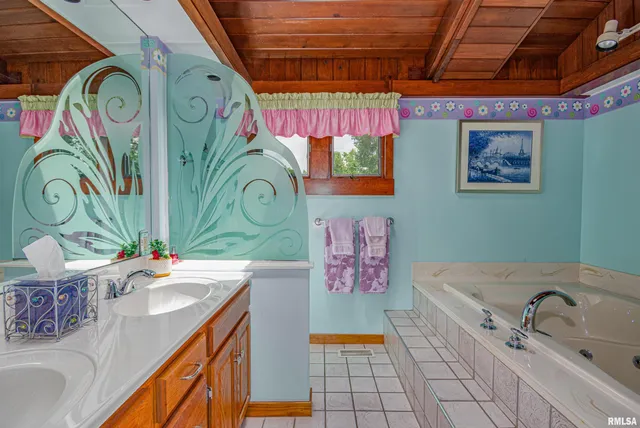 $599,900 | 1114 South Perrine, Centralia, IL 62801