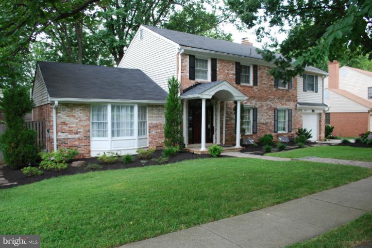 8717 Postoak Road Potomac, MD 20854 - Photo 1 of 22 Exterior (Front)
