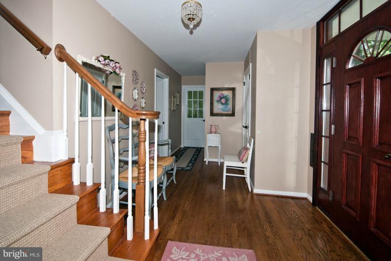 8717 Postoak Road Potomac, MD 20854 - Photo 14 of 22 Foyer