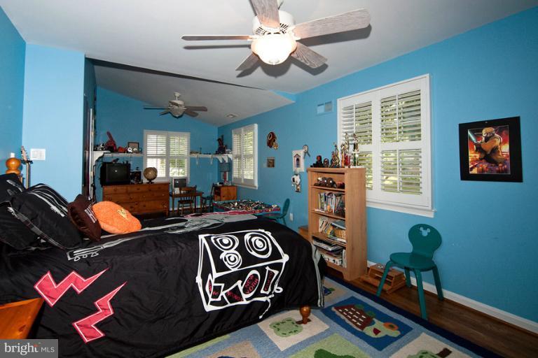 8717 Postoak Road Potomac, MD 20854 - Photo 10 of 22 Bedroom 3 w/Two Closets plus Oversize Walk-in Clos
