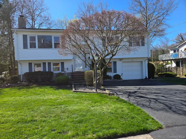 $739,000 | 54 Meyer Ovl, Pearl River, NY 10965