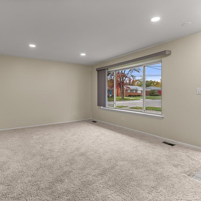26612 Ridgefield Avenue Warren, MI 48089 - Photo 5 of 50 Photo 5