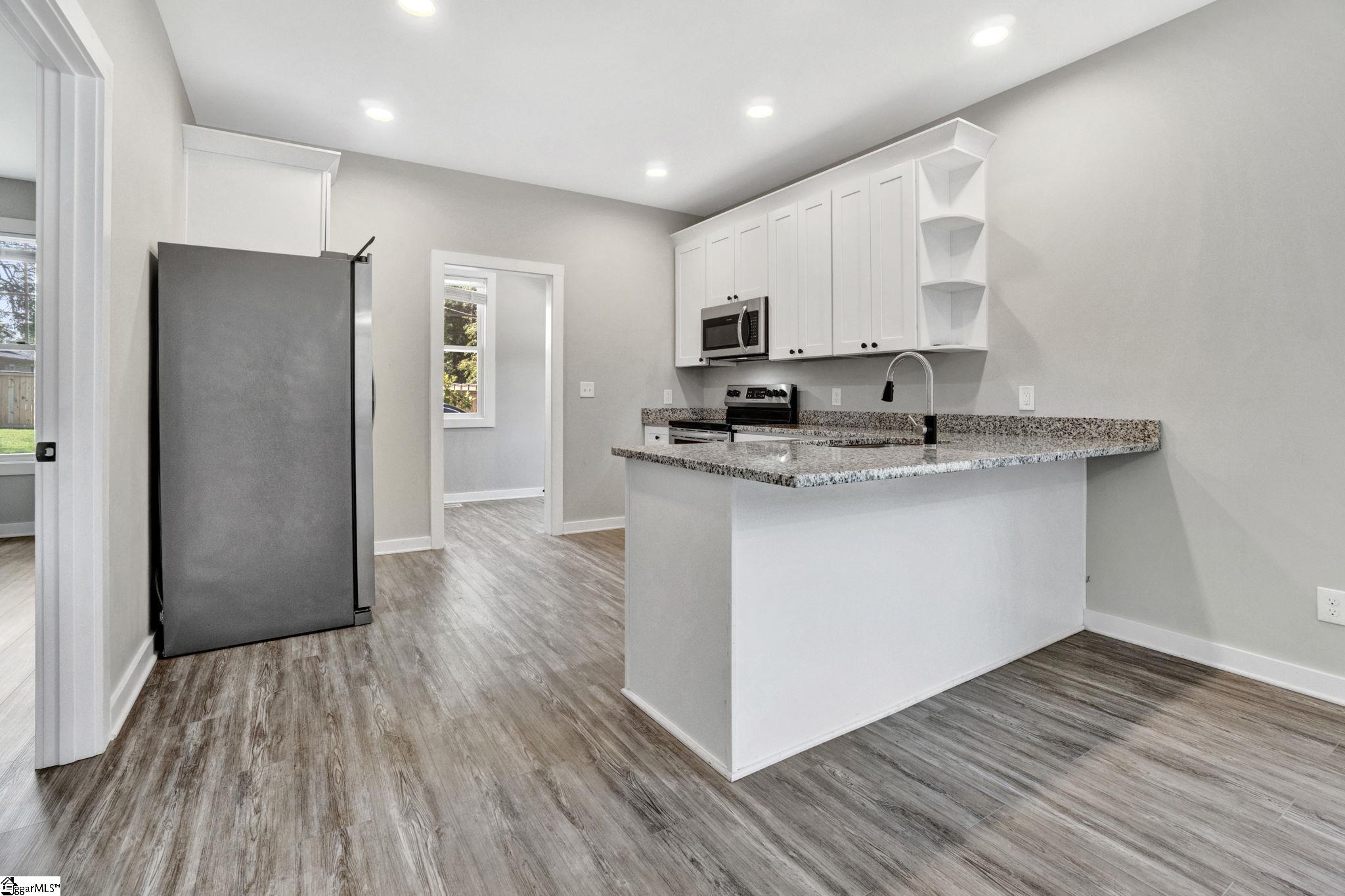 201 B Pine Street Clinton, SC 29325 - Photo 3 of 29 Gallery Image 3