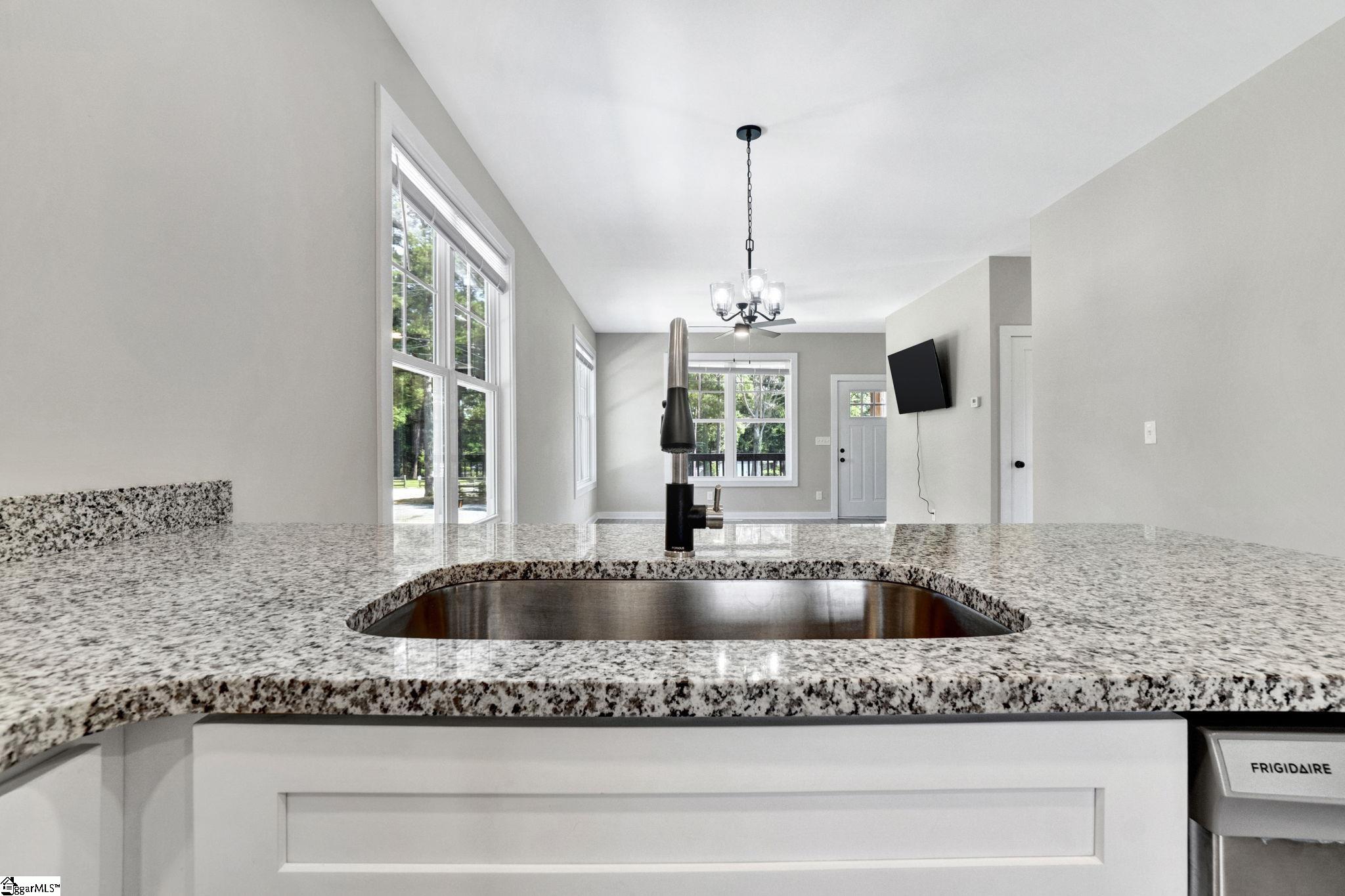 201 B Pine Street Clinton, SC 29325 - Photo 6 of 29 Gallery Image 6