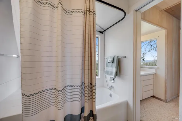 $1,599,998 | 3880 Spring Mountain Road, St. Helena, CA 94574