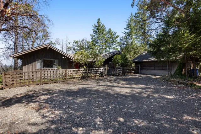 $1,599,998 | 3880 Spring Mountain Road, St. Helena, CA 94574