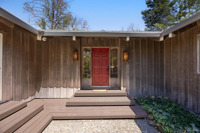 $1,599,998 | 3880 Spring Mountain Road, St. Helena, CA 94574