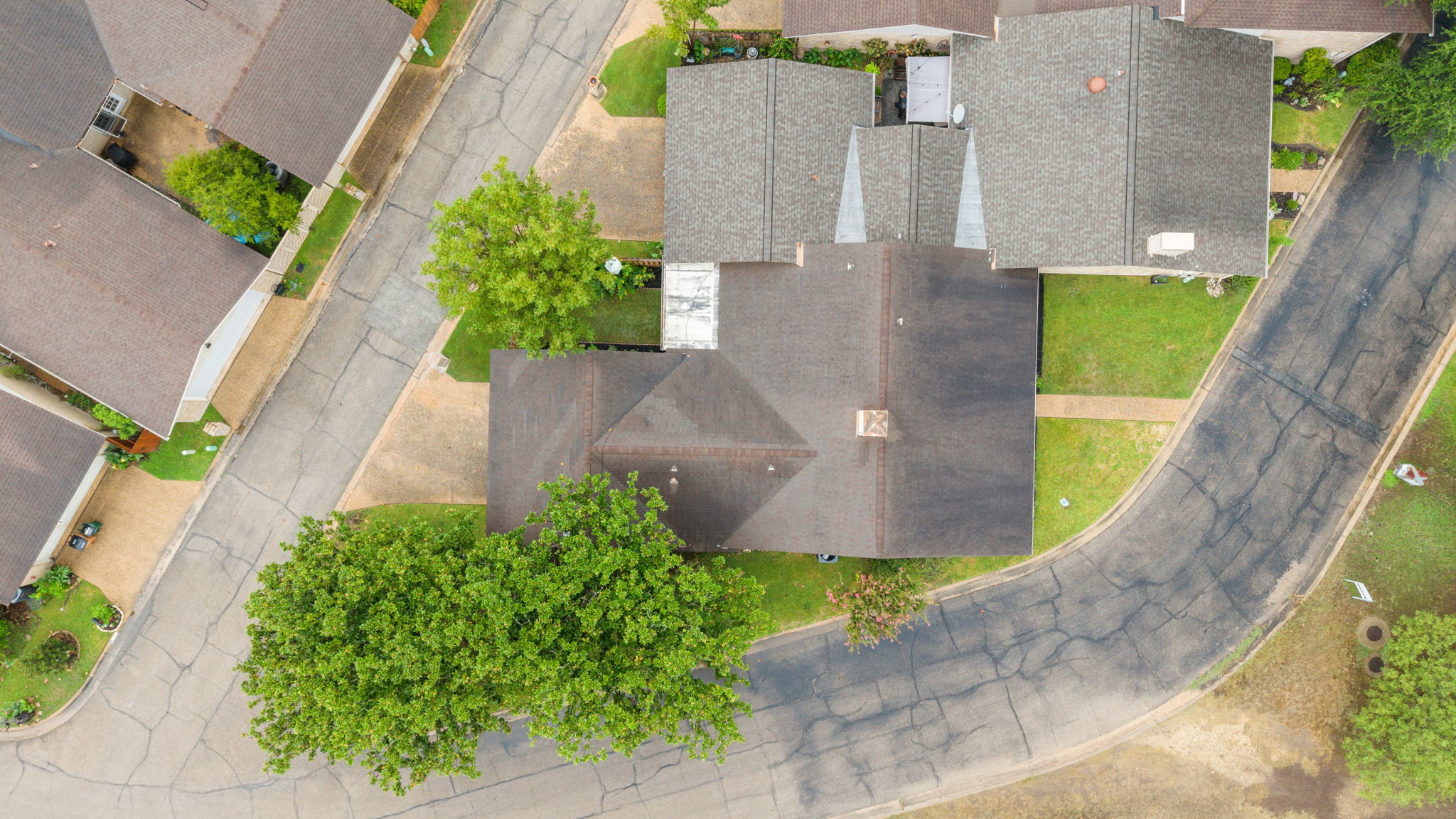 11127 Pinehurst Drive, Unit E Austin, TX 78747 - Photo 30 of 31 an aerial view of a house with a yard