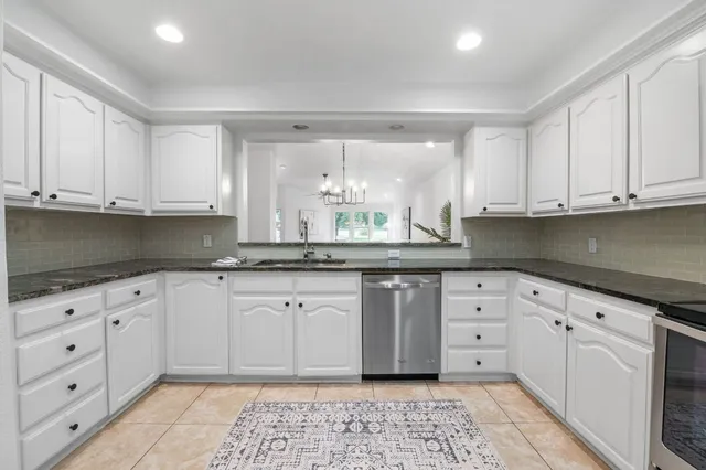 $395,000 | 11127 Pinehurst Drive, Unit E, Austin, TX 78747