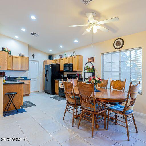14683 South Diablo Road Arizona City, AZ 85123 - Photo 7 of 17 EAT IN KITCHN