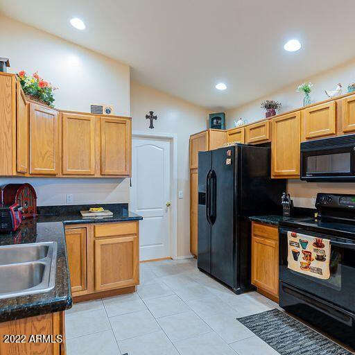 14683 South Diablo Road Arizona City, AZ 85123 - Photo 8 of 17 KITCHEN