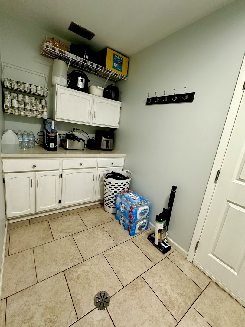 440 Red Bridge Road Lake Zurich, IL 60047 - Photo 23 of 33 a kitchen with a sink and cabinets