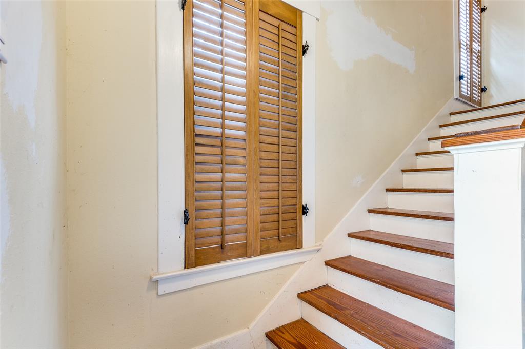 5615 Victor Street Dallas, TX 75214 - Photo 3 of 13 a view of entryway with wooden floor