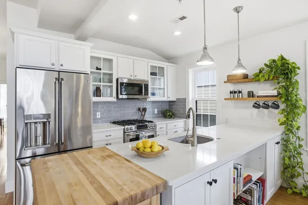 $1,158,000 | 235 Lowell Street, Unit 6, Somerville, MA 02144