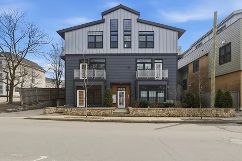 $1,158,000 | 235 Lowell Street, Unit 6, Somerville, MA 02144