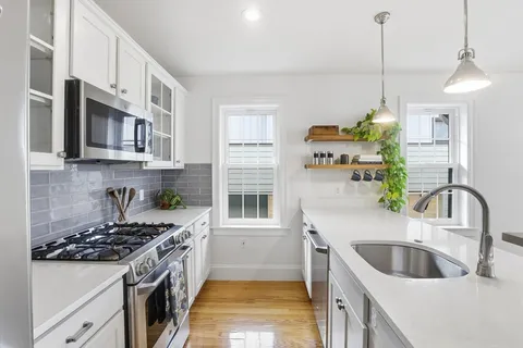 $1,158,000 | 235 Lowell Street, Unit 6, Somerville, MA 02144