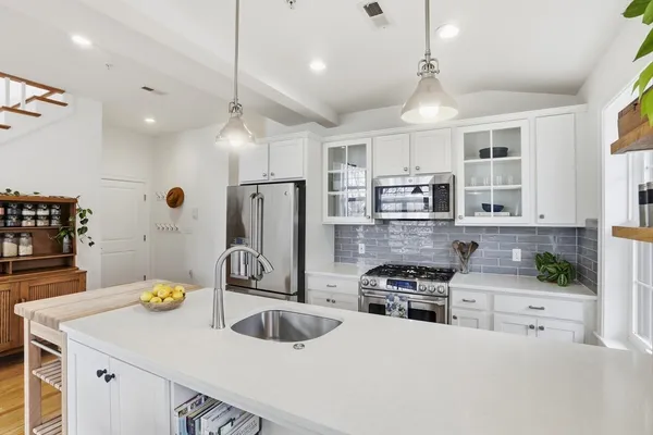 $1,158,000 | 235 Lowell Street, Unit 6, Somerville, MA 02144