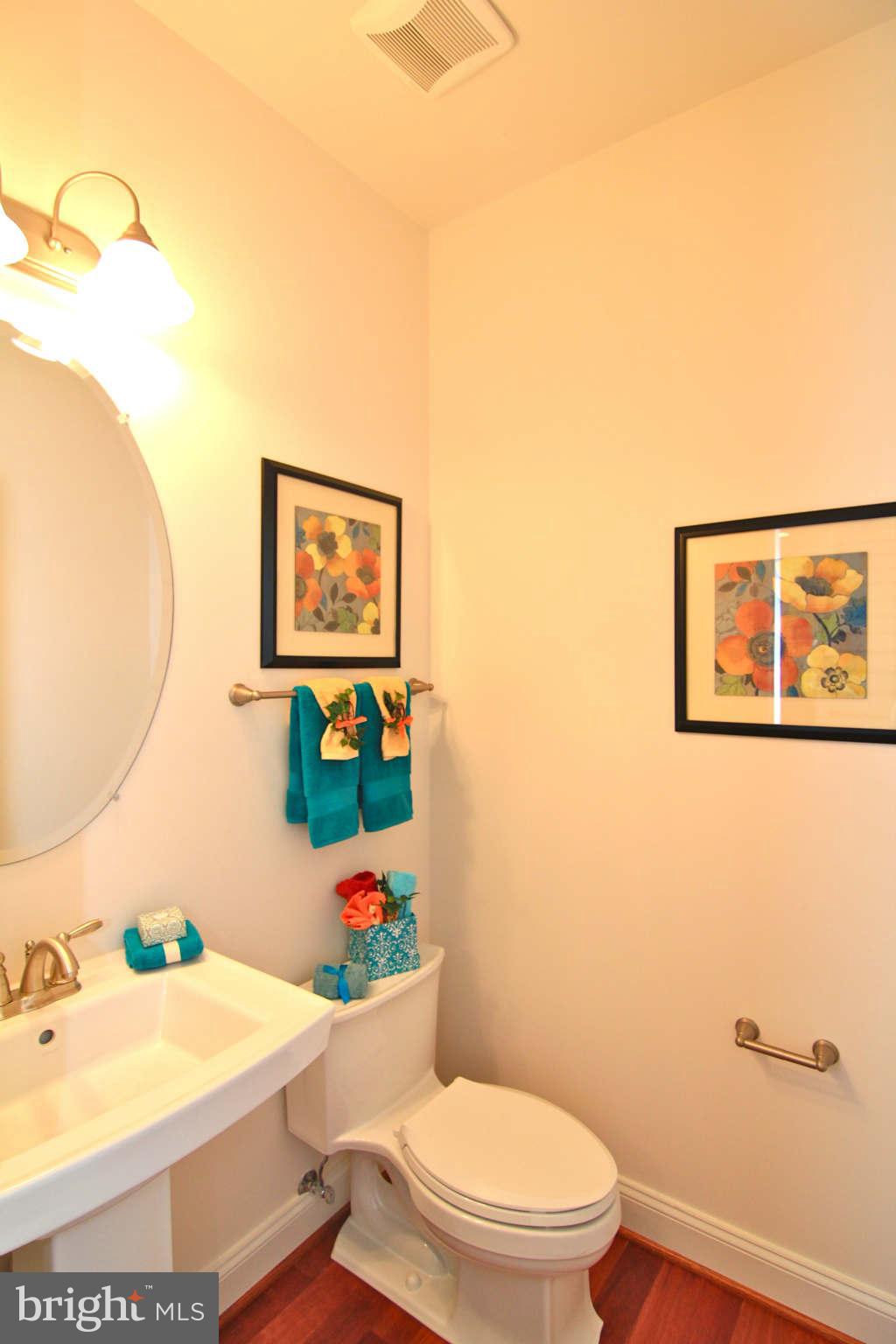 10916 Chandler Road Potomac, MD 20854 - Photo 18 of 24 Bath