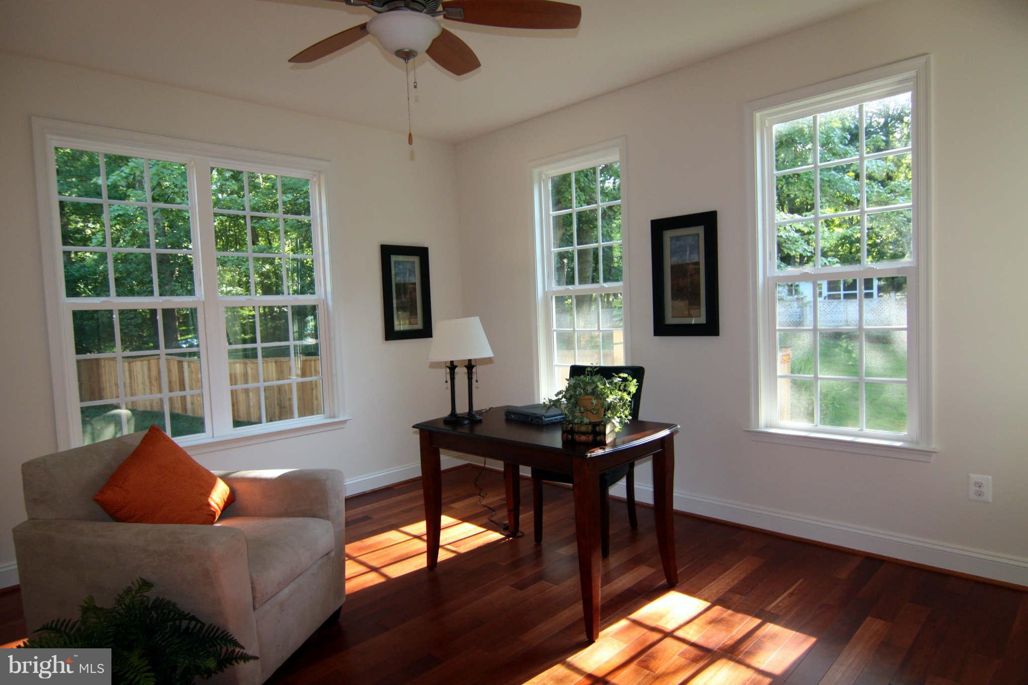 10916 Chandler Road Potomac, MD 20854 - Photo 6 of 24 Interior (General)