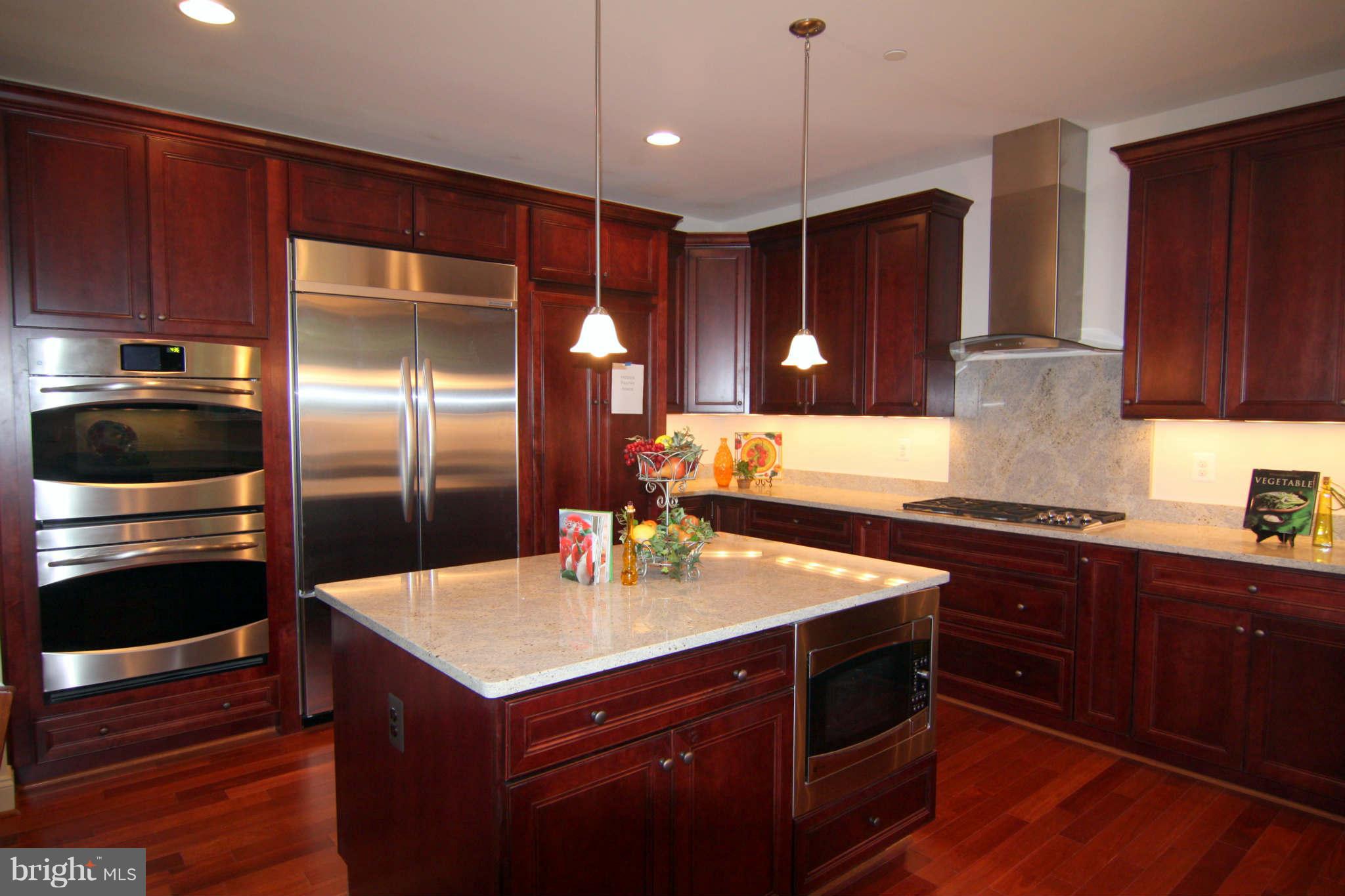 10916 Chandler Road Potomac, MD 20854 - Photo 10 of 24 Kitchen