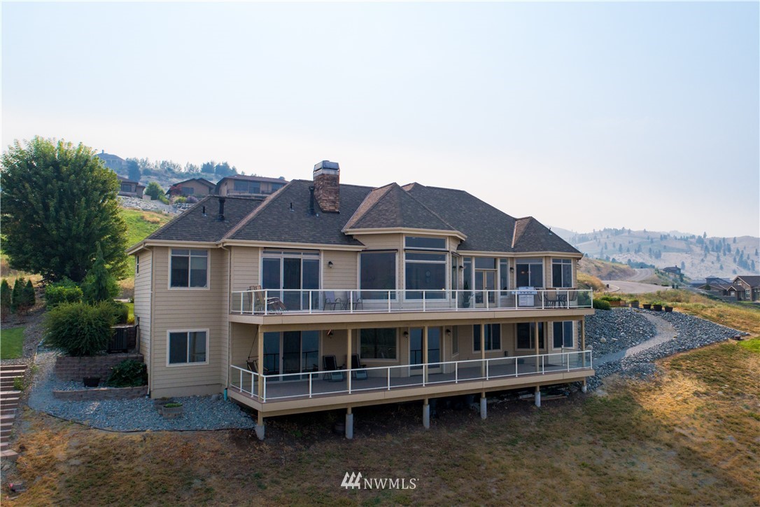 147 Clos Chevalle Road Chelan, WA 98816 - Photo 3 of 24 Gallery Image 3
