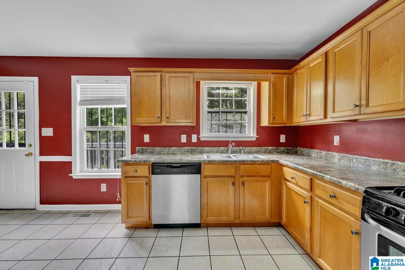 1828 Hillcrest Road Northeast Birmingham, AL 35215 - Photo 6 of 37