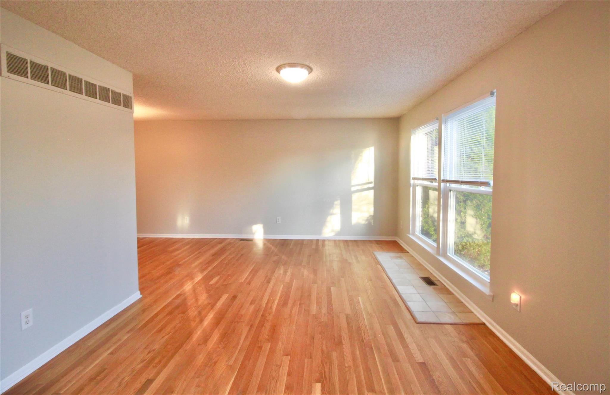 585 Hidden Ridge Drive Troy, MI 48083 - Photo 6 of 25 6.jpg