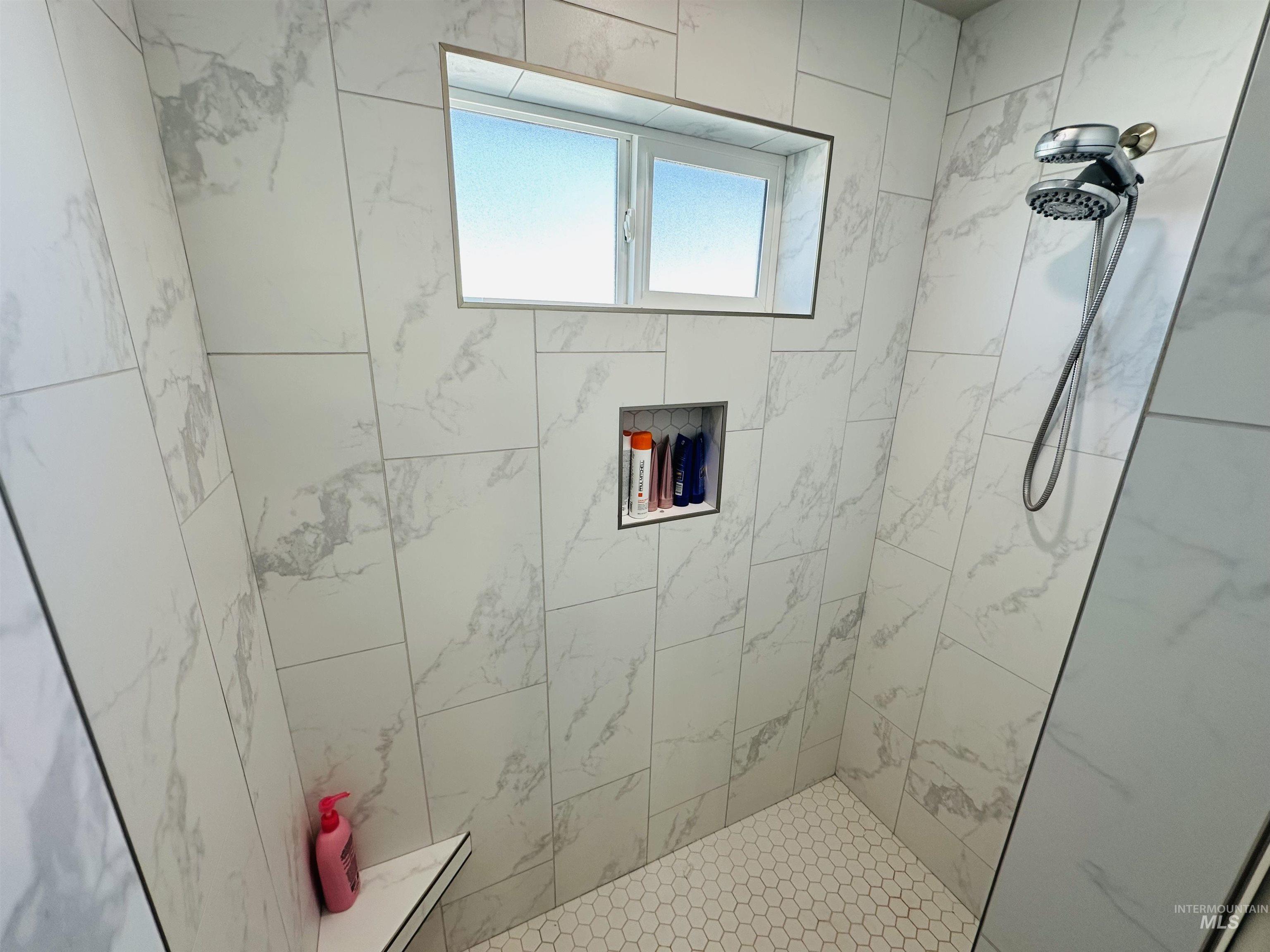 911 Campbell Street Vale, OR 97918 - Photo 15 of 37 Bathroom with tiled shower