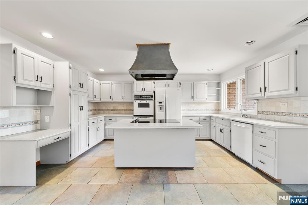 300 Gorge Road, Unit 1 Cliffside Park, NJ 07010 - Photo 5 of 33