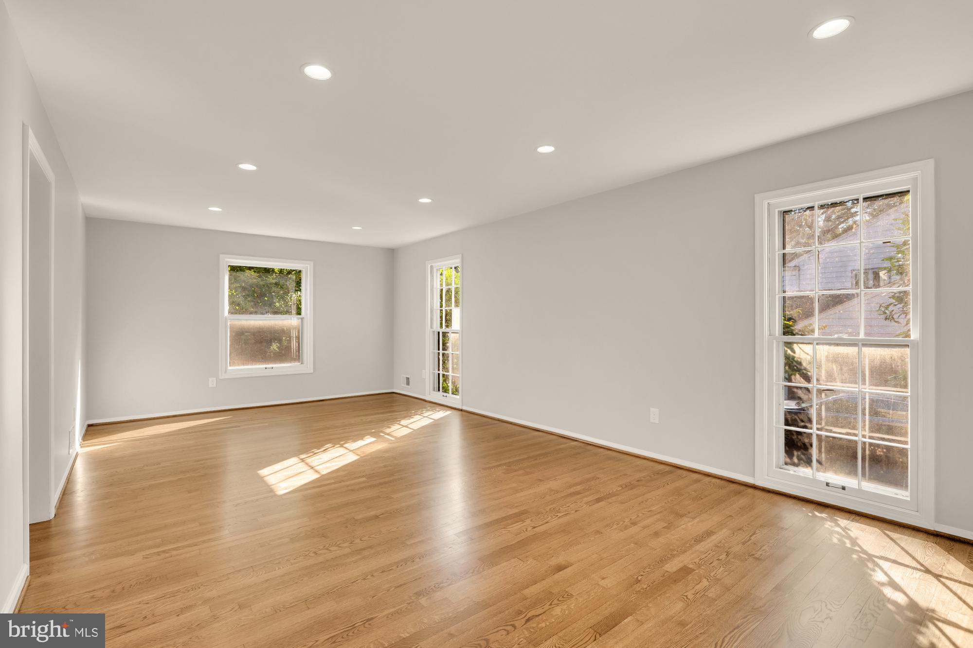 8705 Bells Mill Road Potomac, MD 20854 - Photo 7 of 56