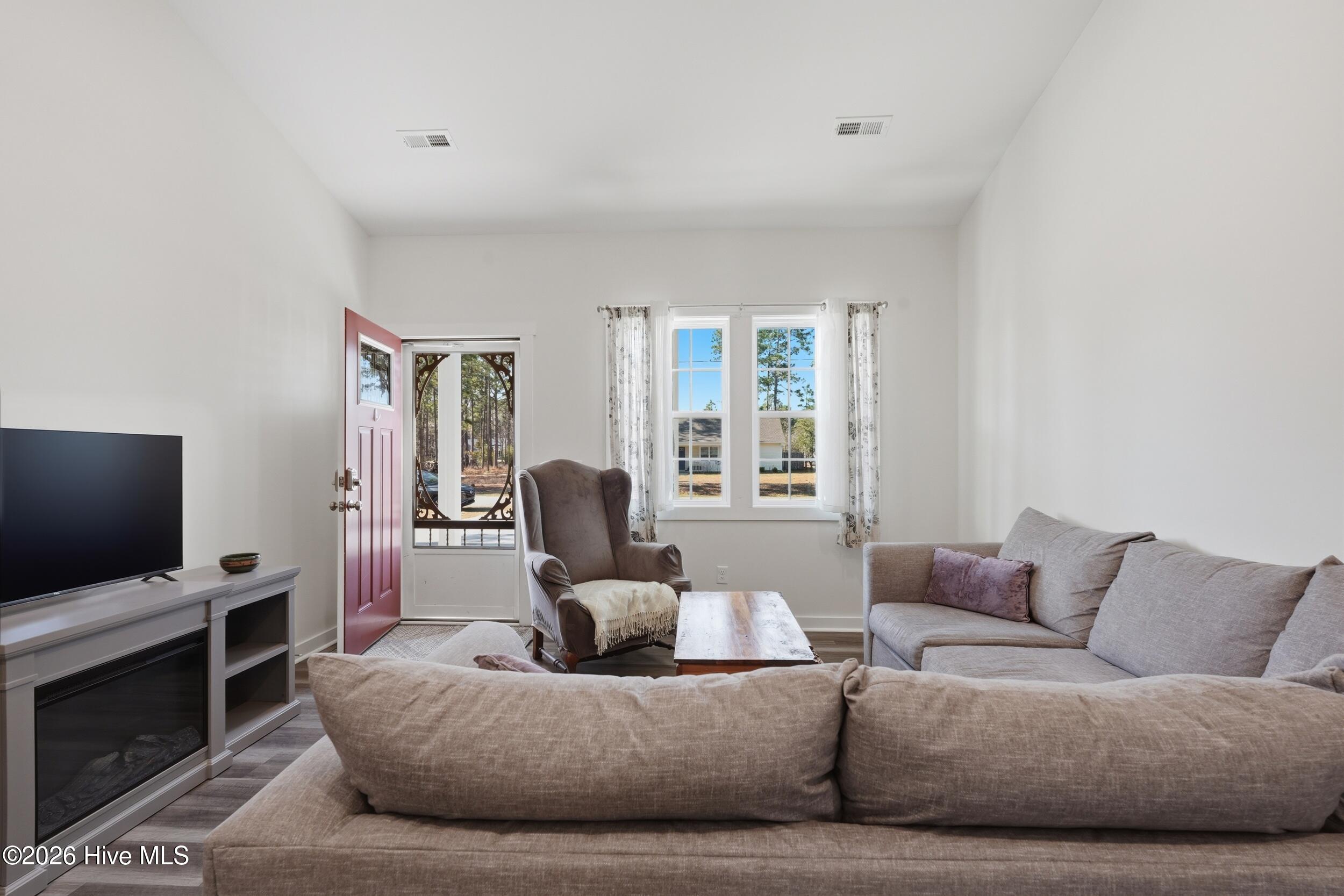 8_living room