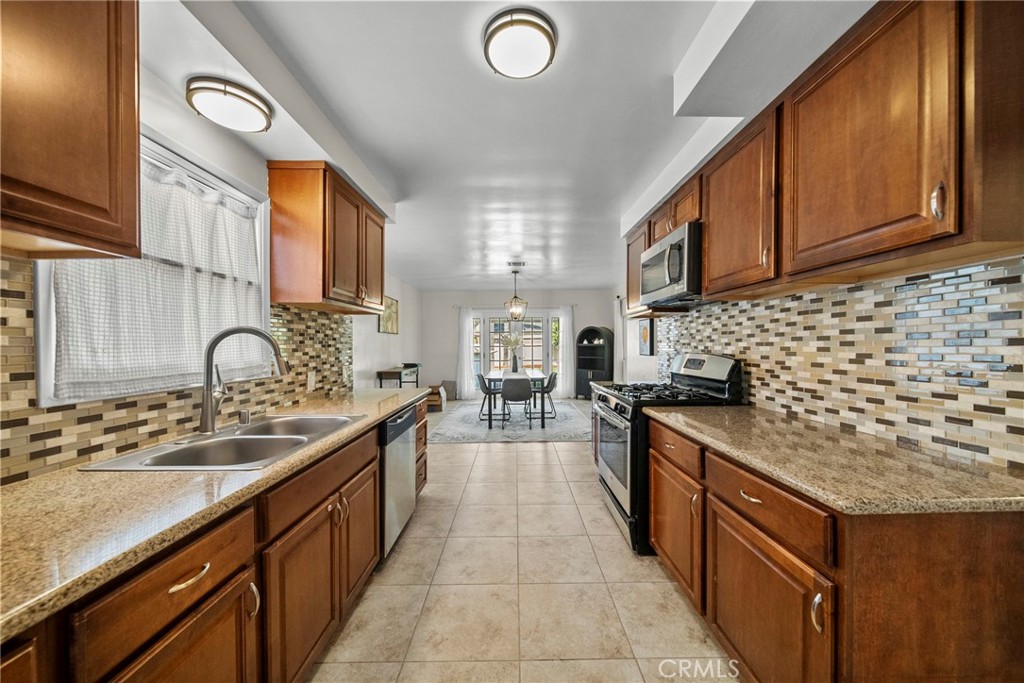 8627 Bothwell Road Northridge, CA 91324 - Photo 9 of 39