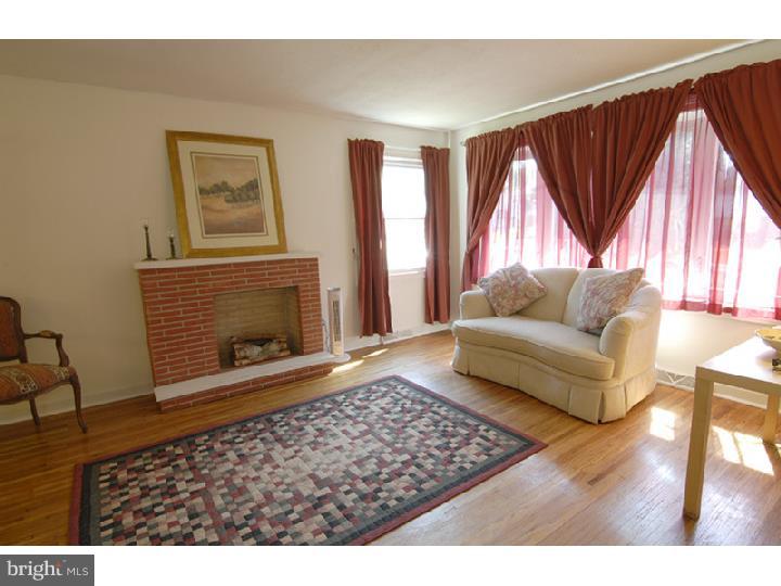 522 Stevens Road Morrisville, PA 19067 - Photo 4 of 24 Living Room