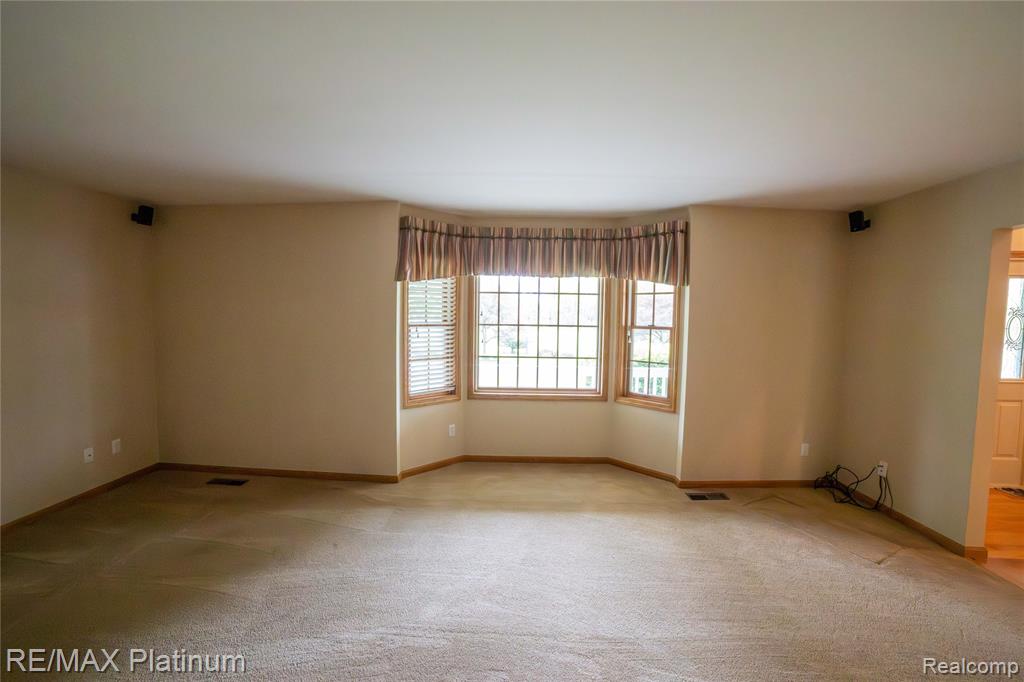 12987 Holtforth Road Fenton, MI 48430 - Photo 8 of 46