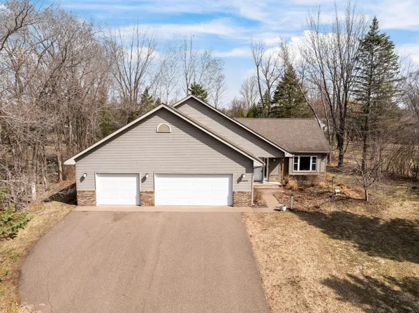 $425,000 | 13400 295th Street, Lindstrom, MN 55045