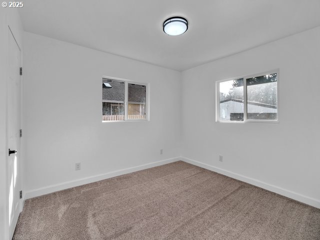 2201 East Ellendale Avenue Dallas, OR 97338 - Photo 13 of 29 an empty room with a window