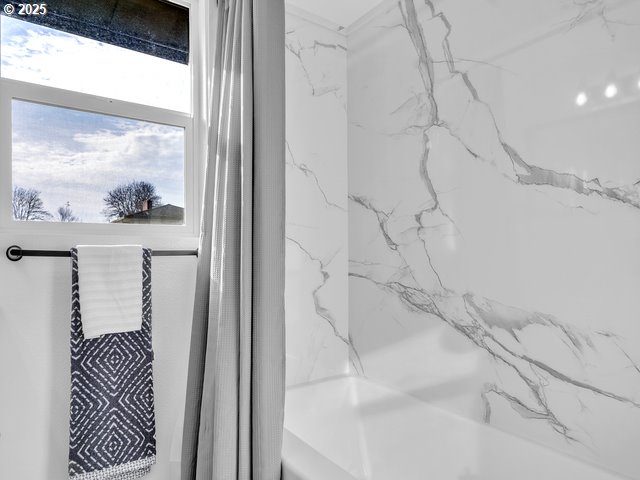 2201 East Ellendale Avenue Dallas, OR 97338 - Photo 15 of 29 a bathroom with a bathtub and a window