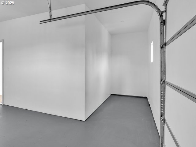 2201 East Ellendale Avenue Dallas, OR 97338 - Photo 18 of 29 a view of an empty room