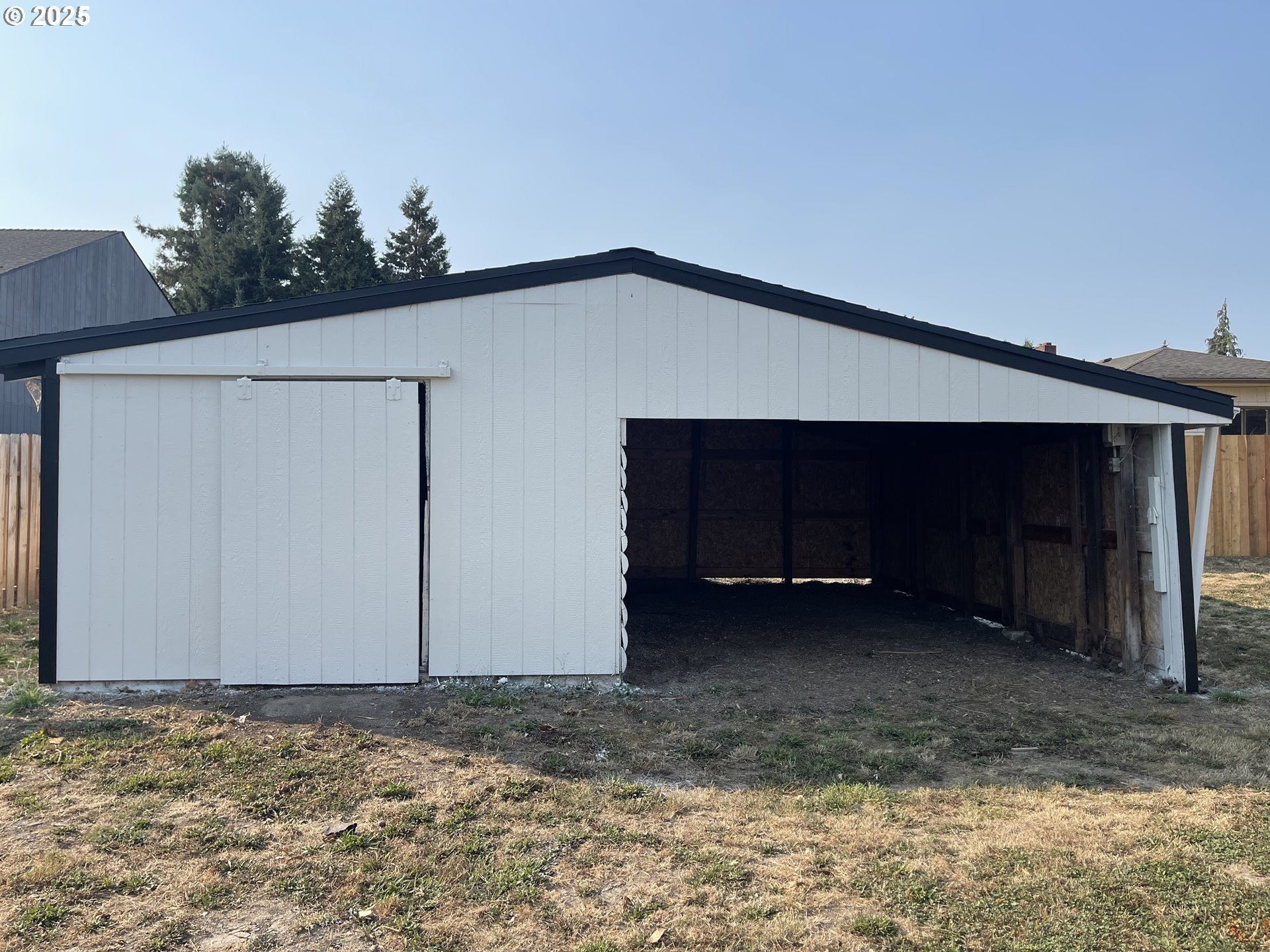 2201 East Ellendale Avenue Dallas, OR 97338 - Photo 28 of 29 a backyard of a house