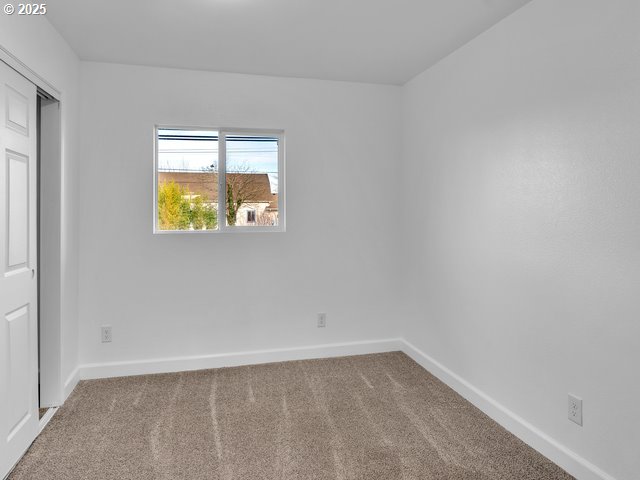 2201 East Ellendale Avenue Dallas, OR 97338 - Photo 8 of 29 an empty room with a window
