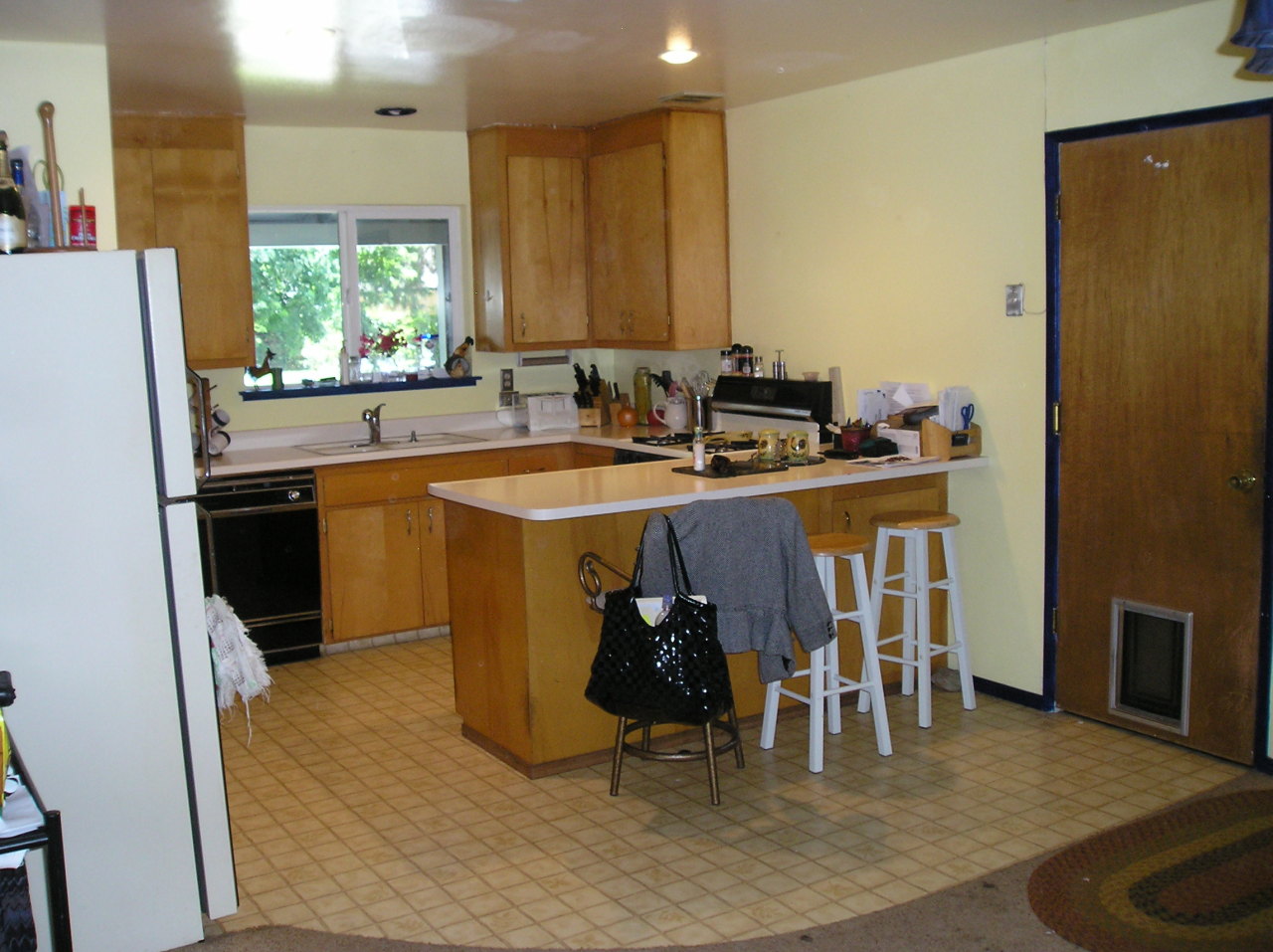 6768 Reflection Street Redding, CA 96001 - Photo 6 of 12 Kitchen