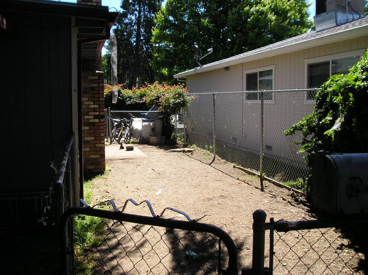 6768 Reflection Street Redding, CA 96001 - Photo 10 of 12 Dog Run