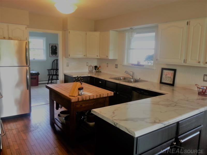 6734 Black River Road Croswell, MI 48422 - Photo 9 of 25 31329914-8.JPG