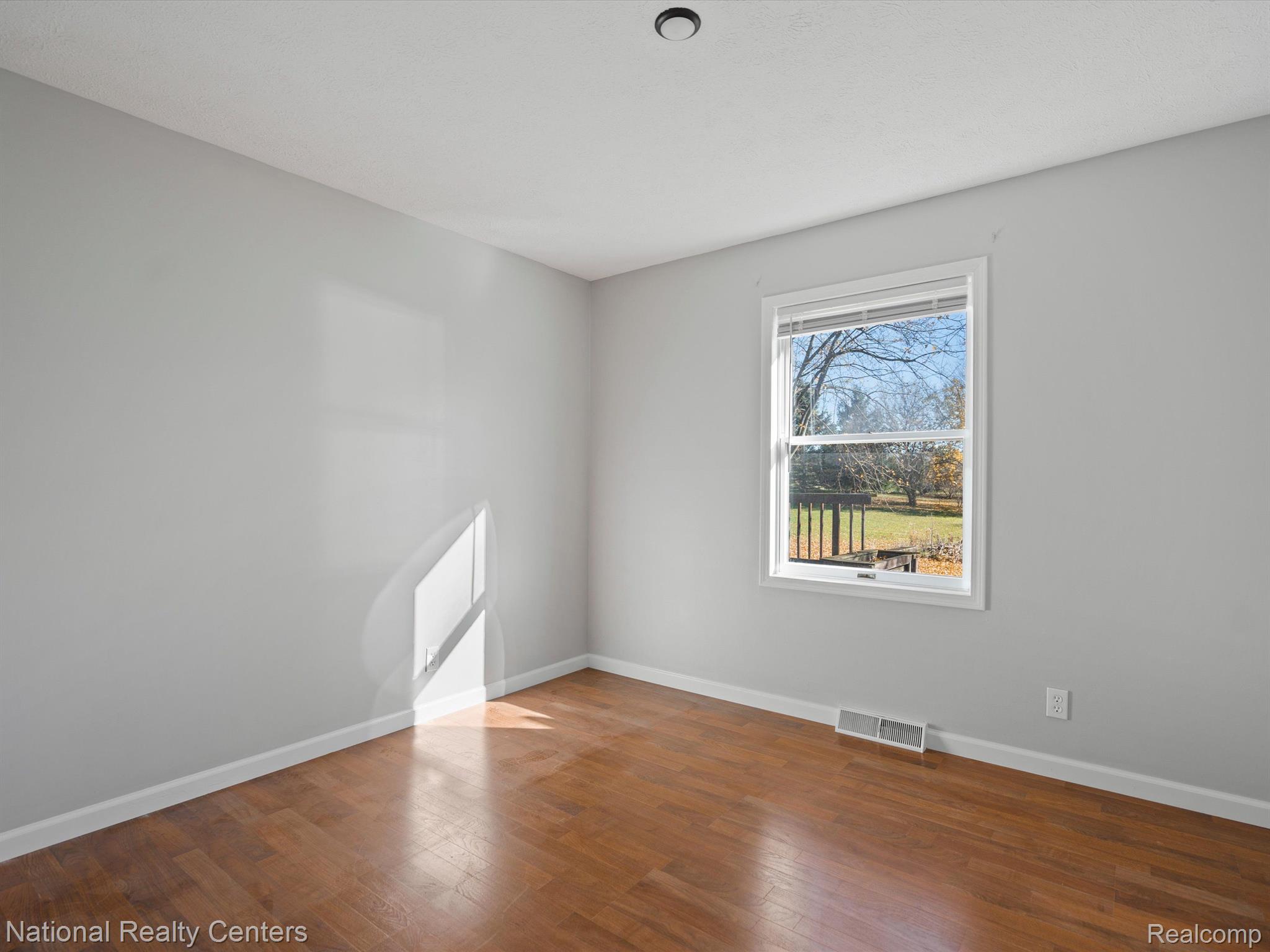 18319 Hickory Ridge Road Fenton, MI 48430 - Photo 15 of 25 Gallery Image 15
