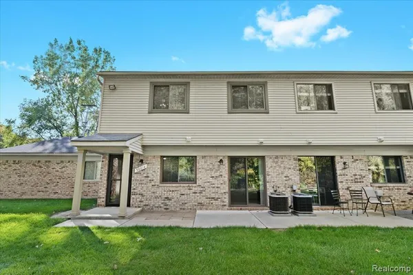 $1,575 | 50014 South Jimmy Court, Unit 174, New Baltimore, MI 48047