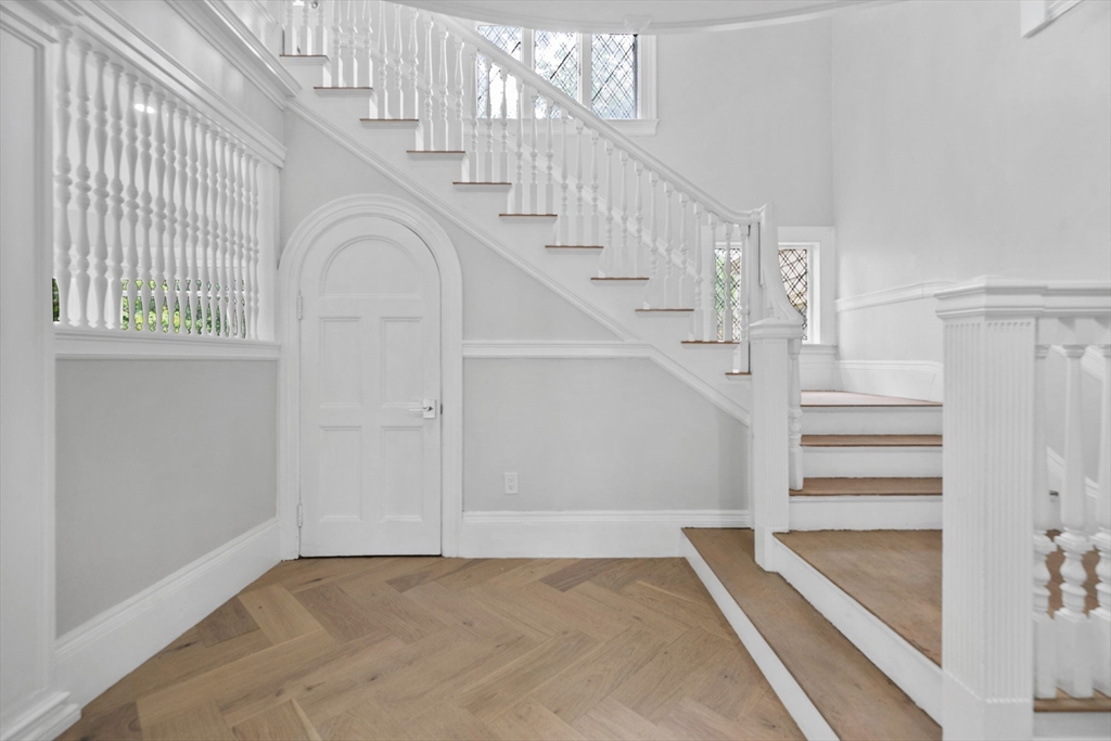 476 Heath Street Brookline, MA 02467 - Photo 4 of 41 a view of entryway
