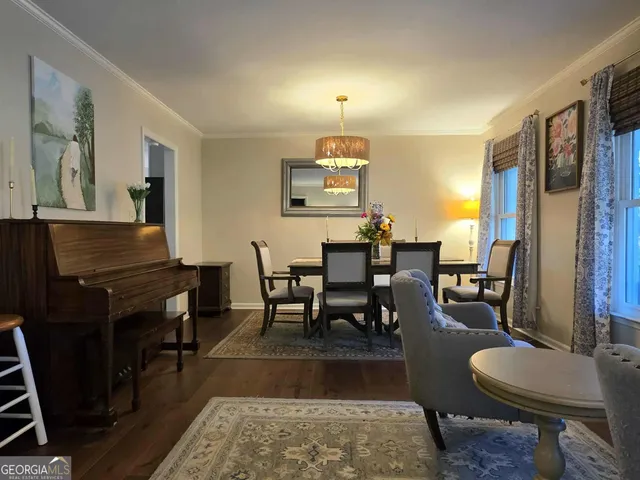 a view of a livingroom with furniture