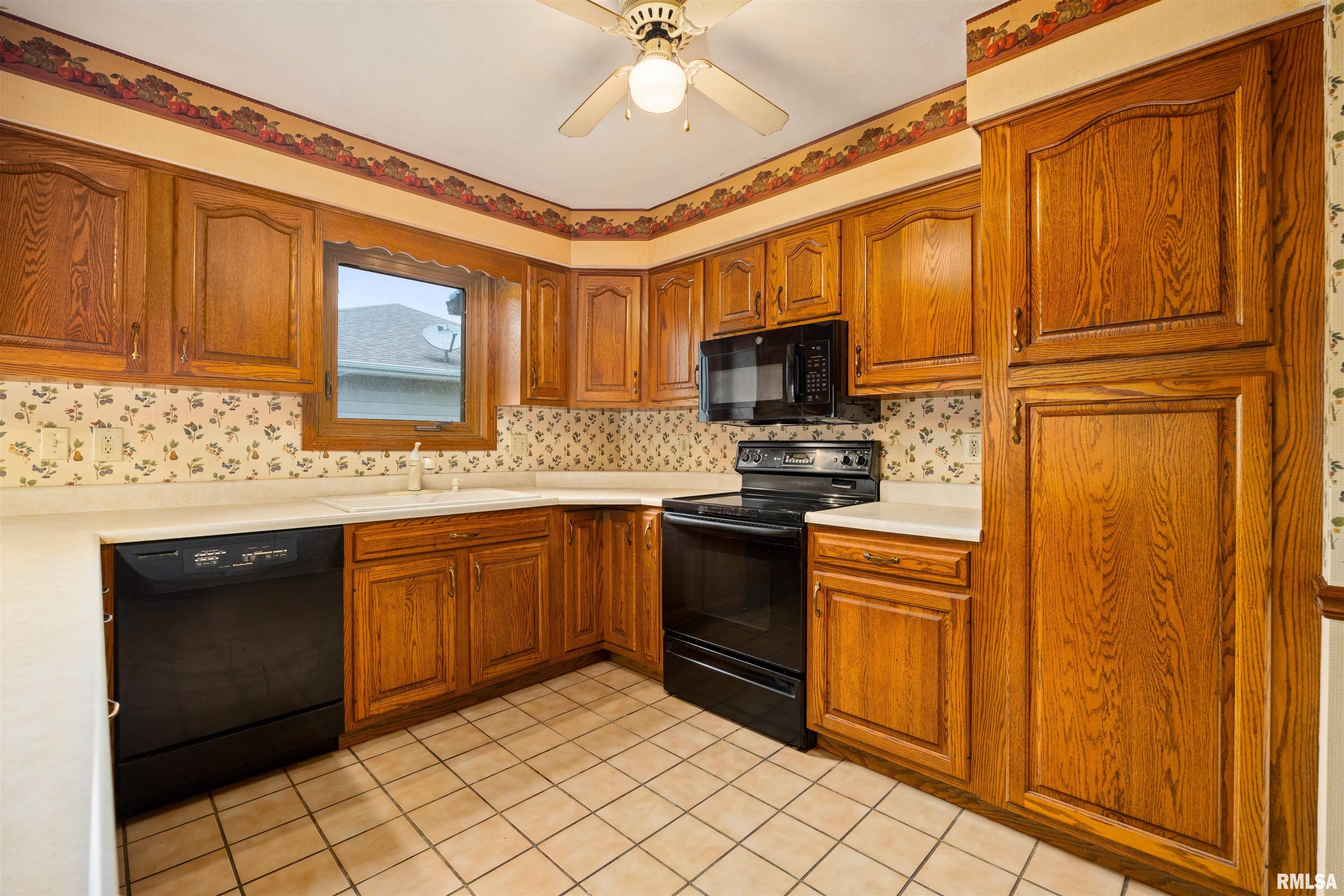 6307 North Post Oak Road Peoria, IL 61615 - Photo 6 of 45