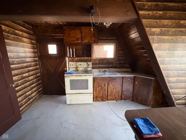 $180,000 | 6155 Private Road 1125, Poland, IN 47868